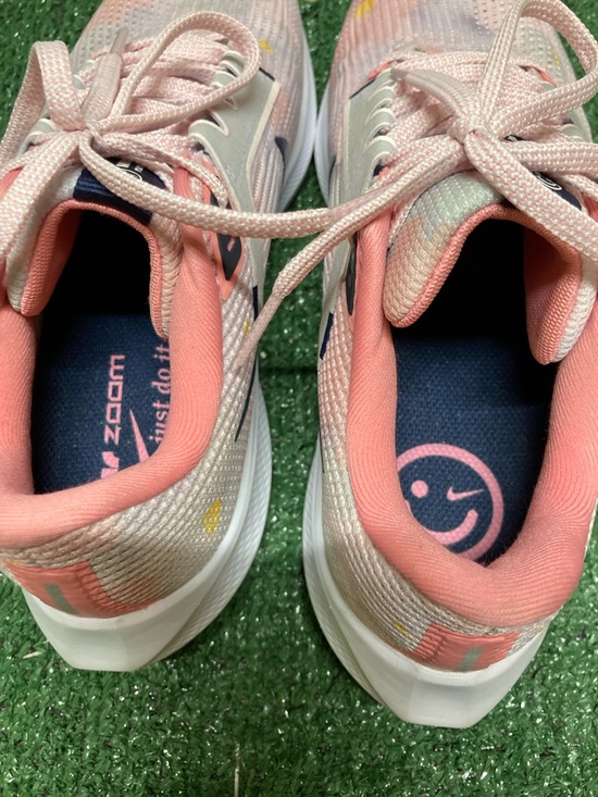 Nike Women's Air Zoom Pegasus 40 size 8 (OKPM-04-002) - Picture 10 of 11